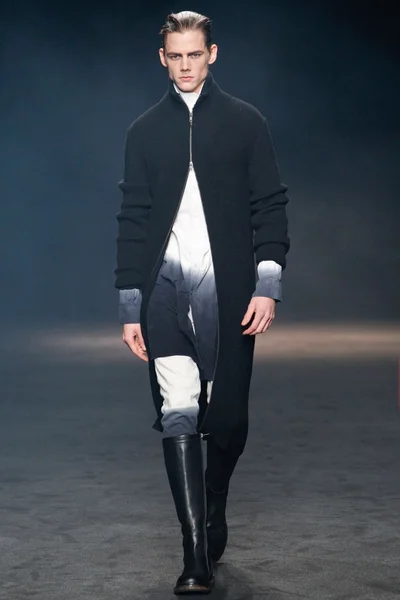 Look 25
